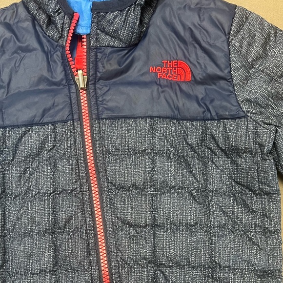 The North Face Boy’s Reversible Coat - Picture 4 of 8
